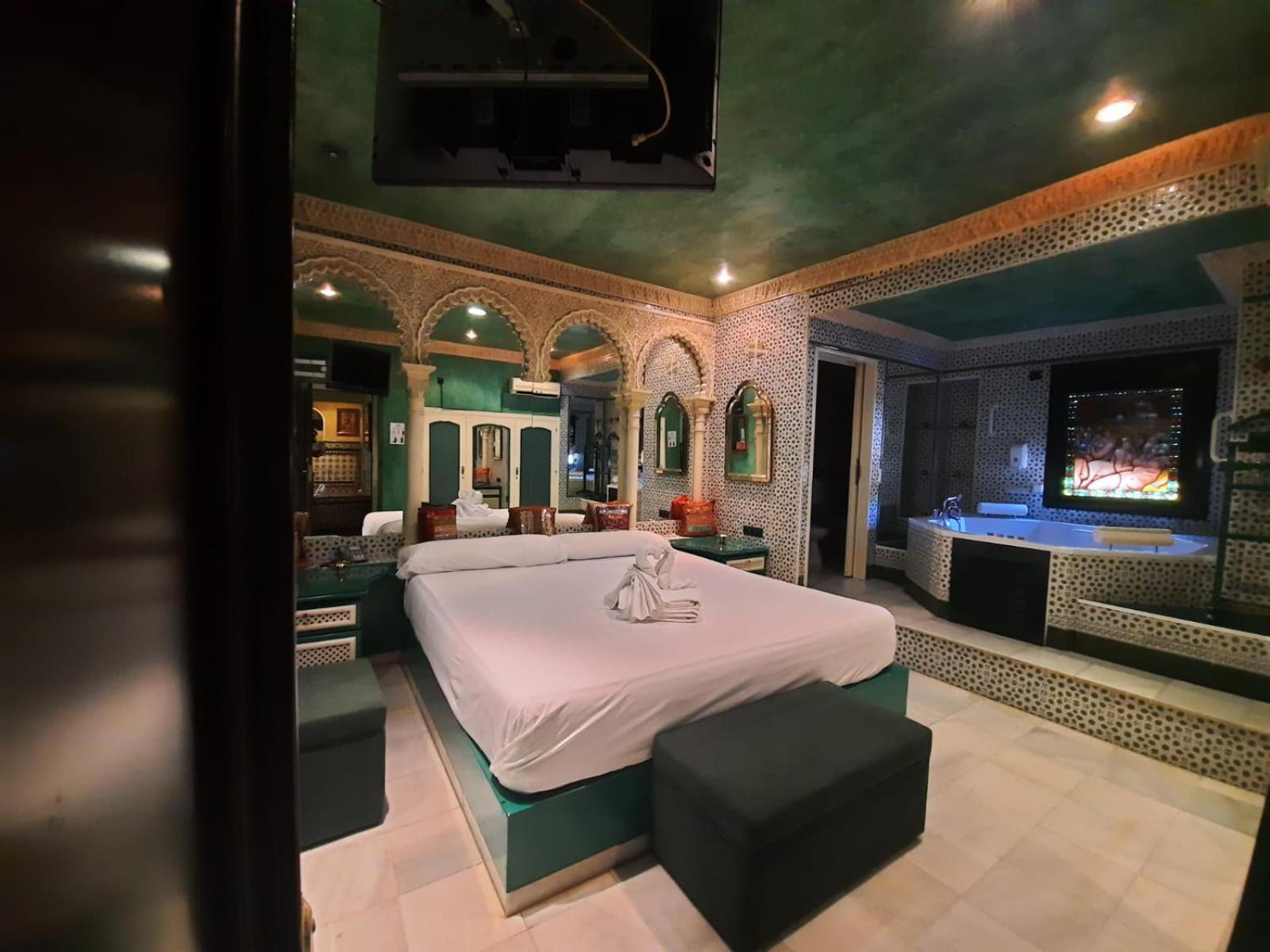 Hostal Avenida Andalucia - Solo Adultos Sevilla Exterior foto