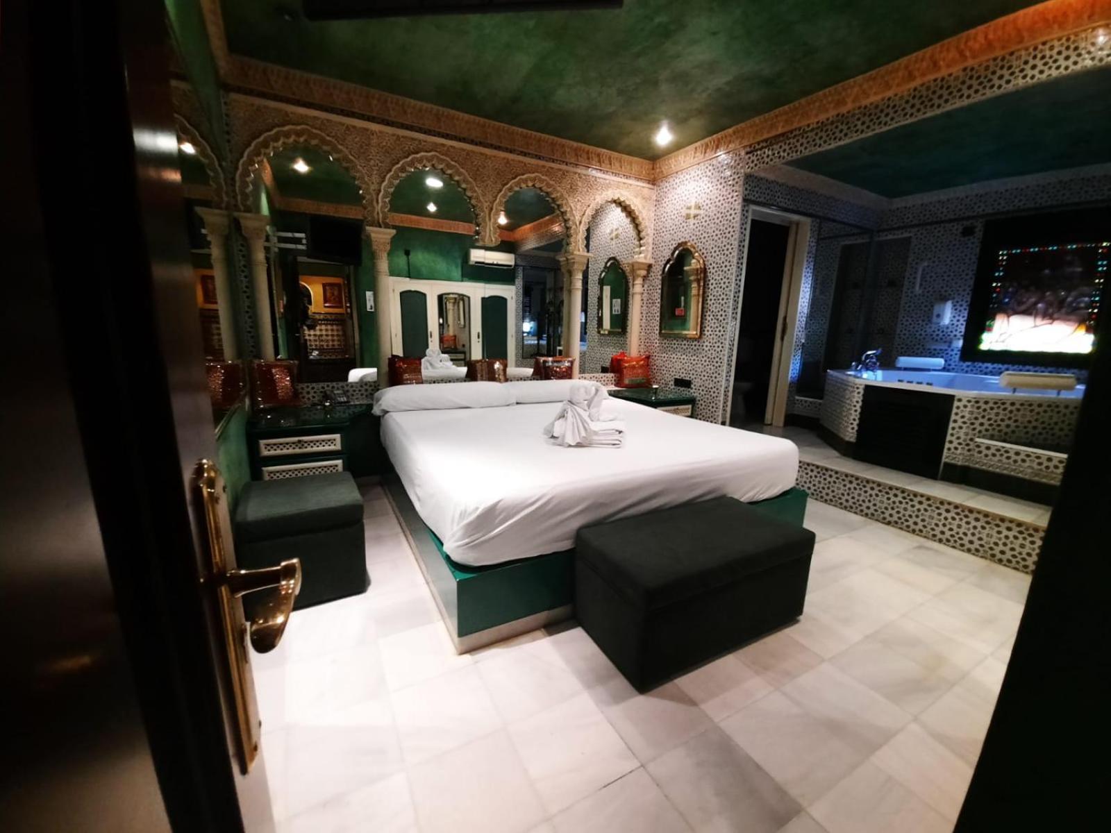 Hostal Avenida Andalucia - Solo Adultos Sevilla Exterior foto