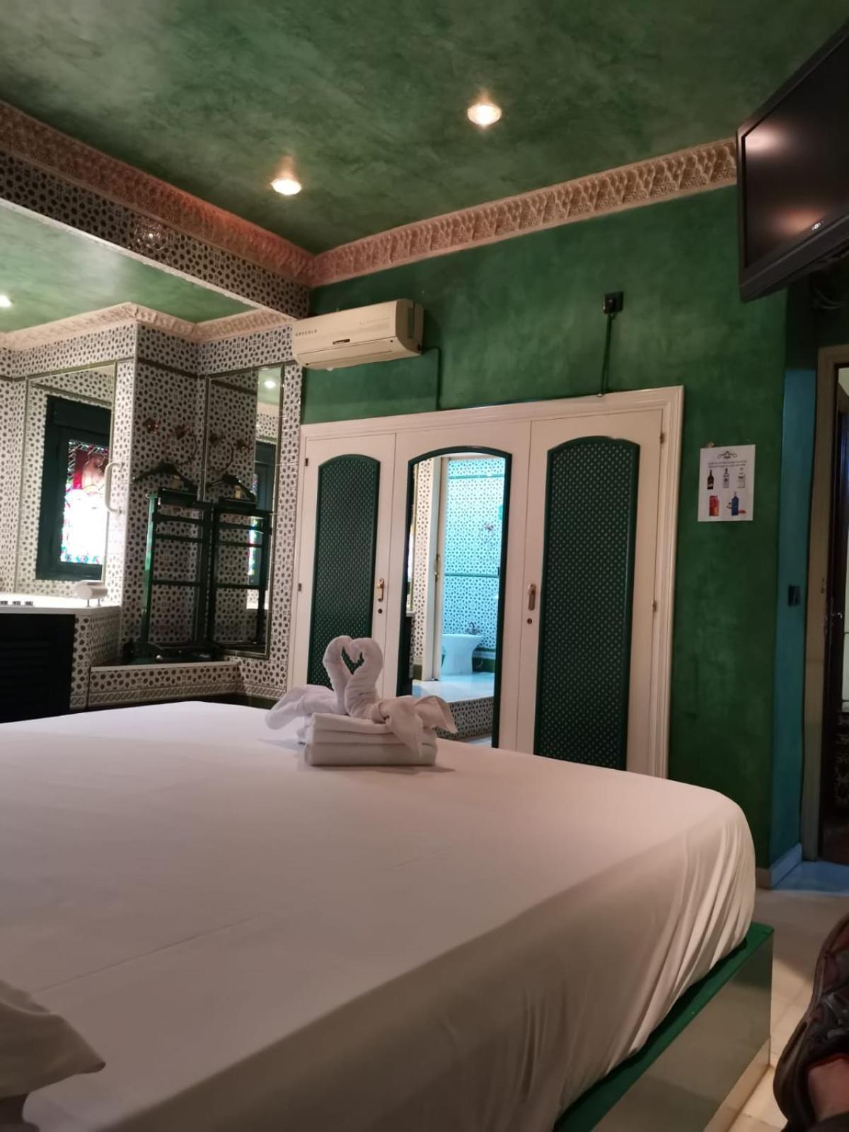 Hostal Avenida Andalucia - Solo Adultos Sevilla Exterior foto
