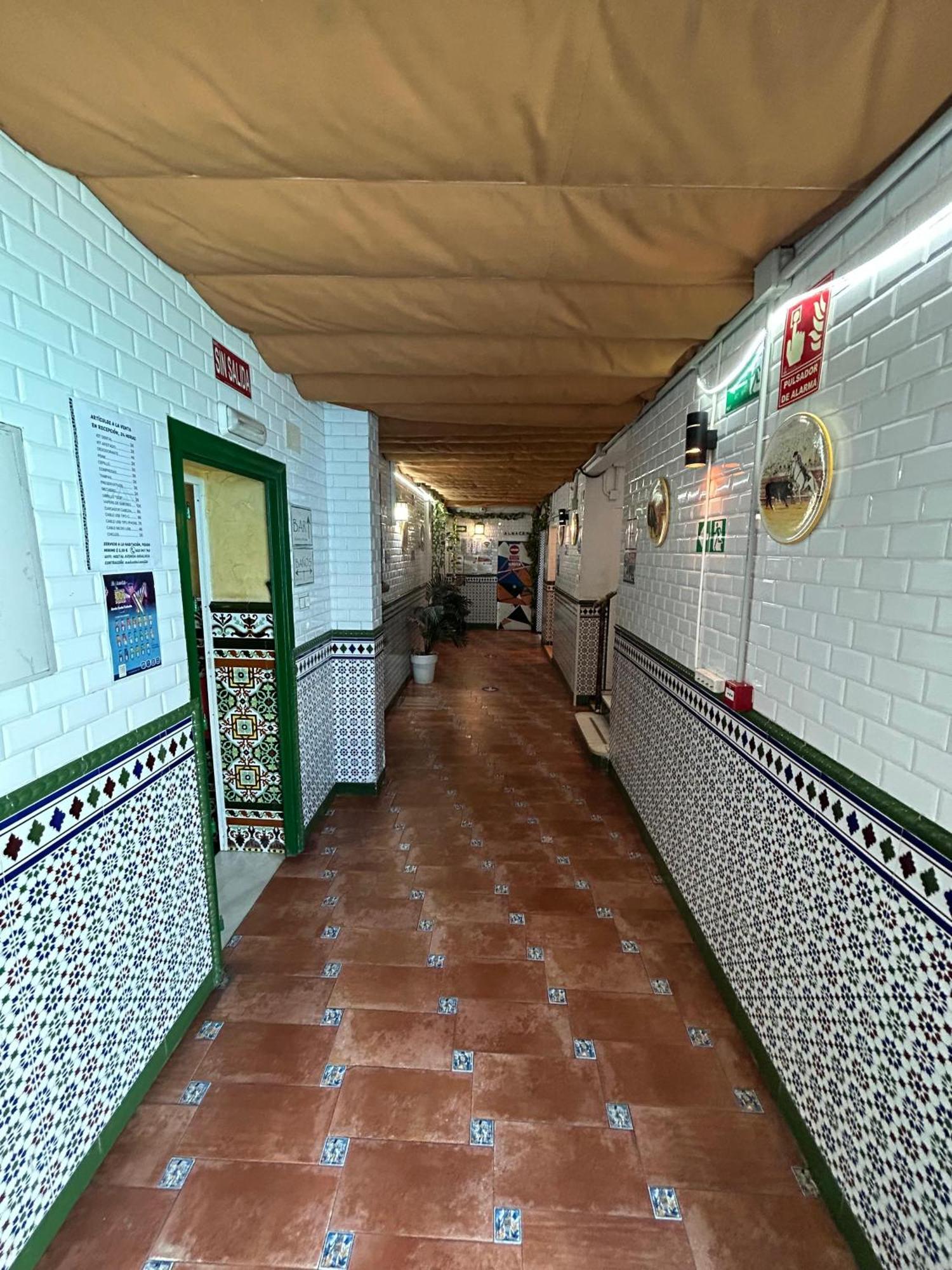 Hostal Avenida Andalucia - Solo Adultos Sevilla Exterior foto