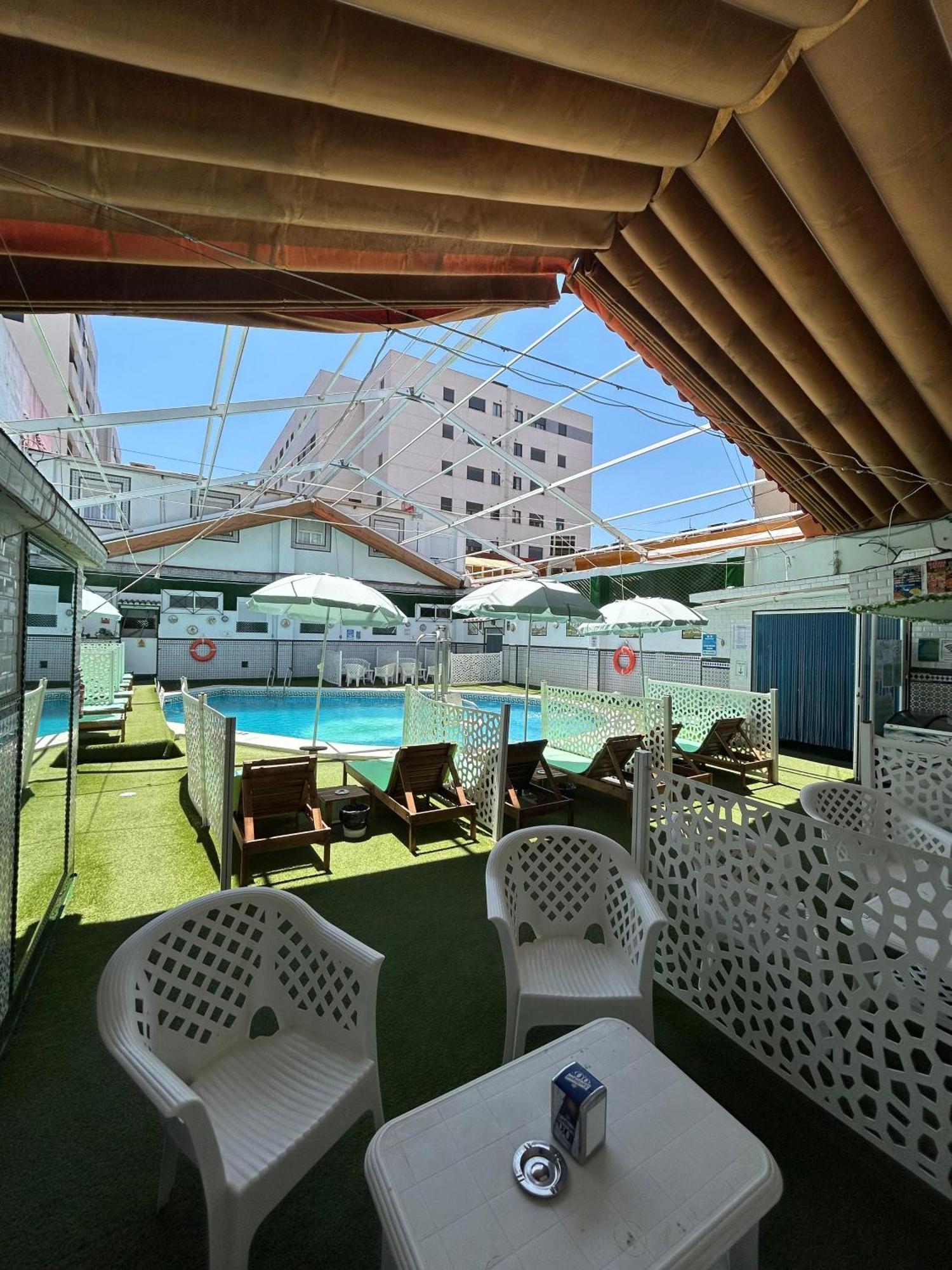 Hostal Avenida Andalucia - Solo Adultos Sevilla Exterior foto