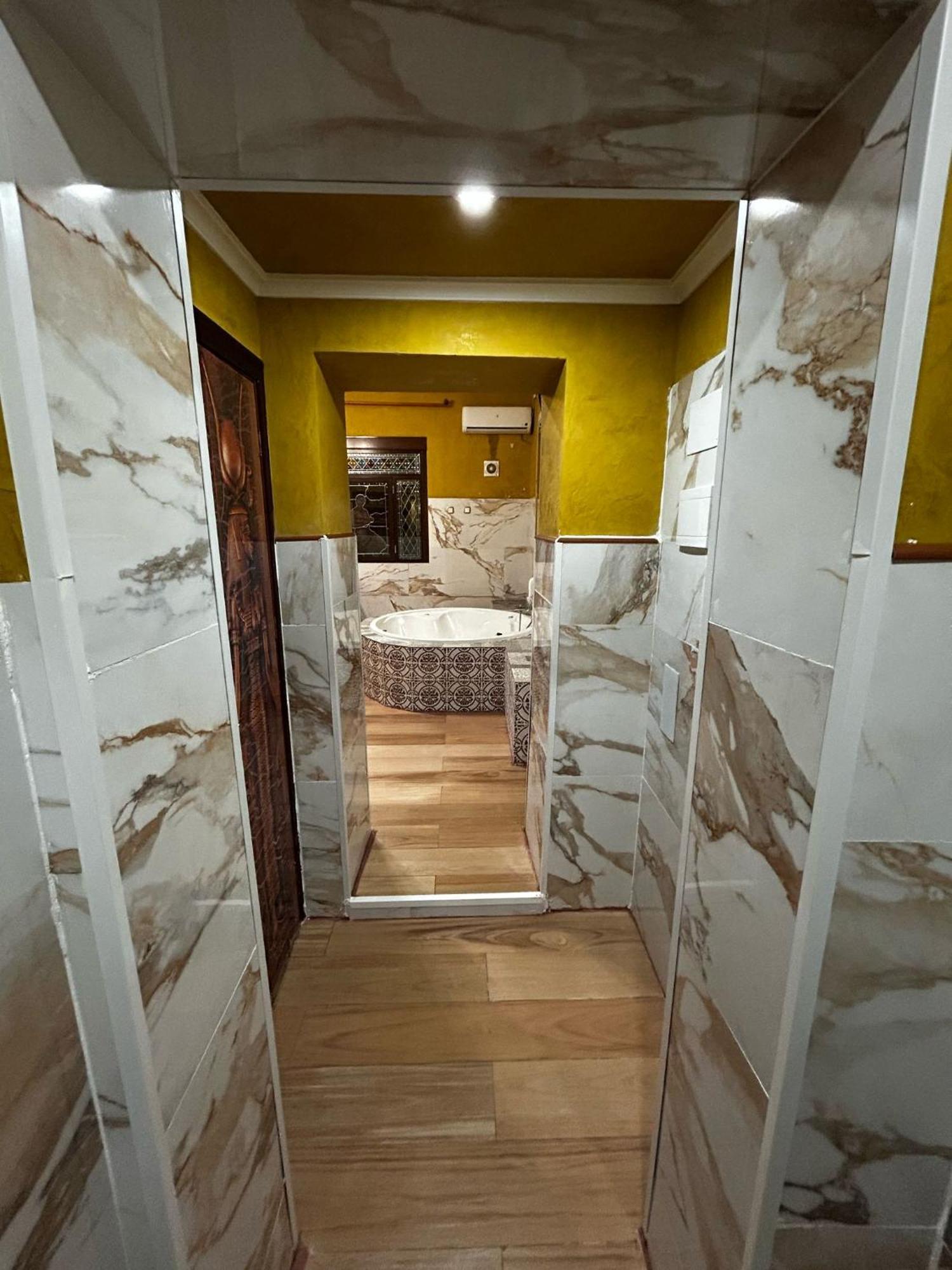 Hostal Avenida Andalucia - Solo Adultos Sevilla Exterior foto